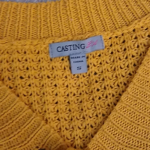 Sweater - Picture 2 of 6